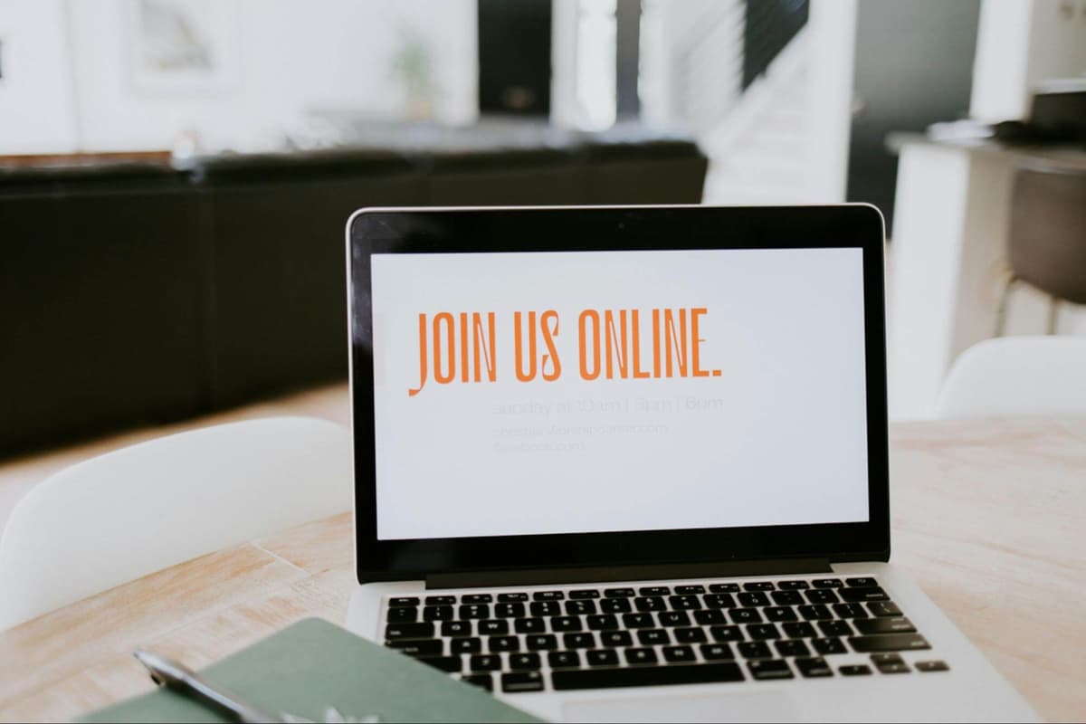 How to Effectively Promote an Online Course on Social Media: Best 14 Ways illustration